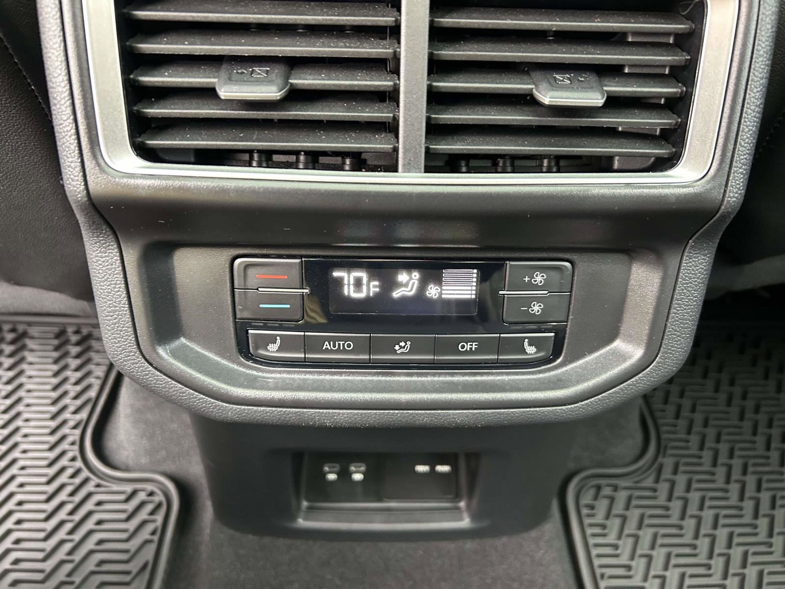 Used 2025 Volkswagen Atlas SEL image 16