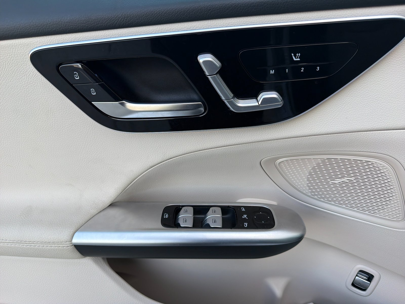 Used 2025 Mercedes-Benz C 300 4MATIC Sedan image 11