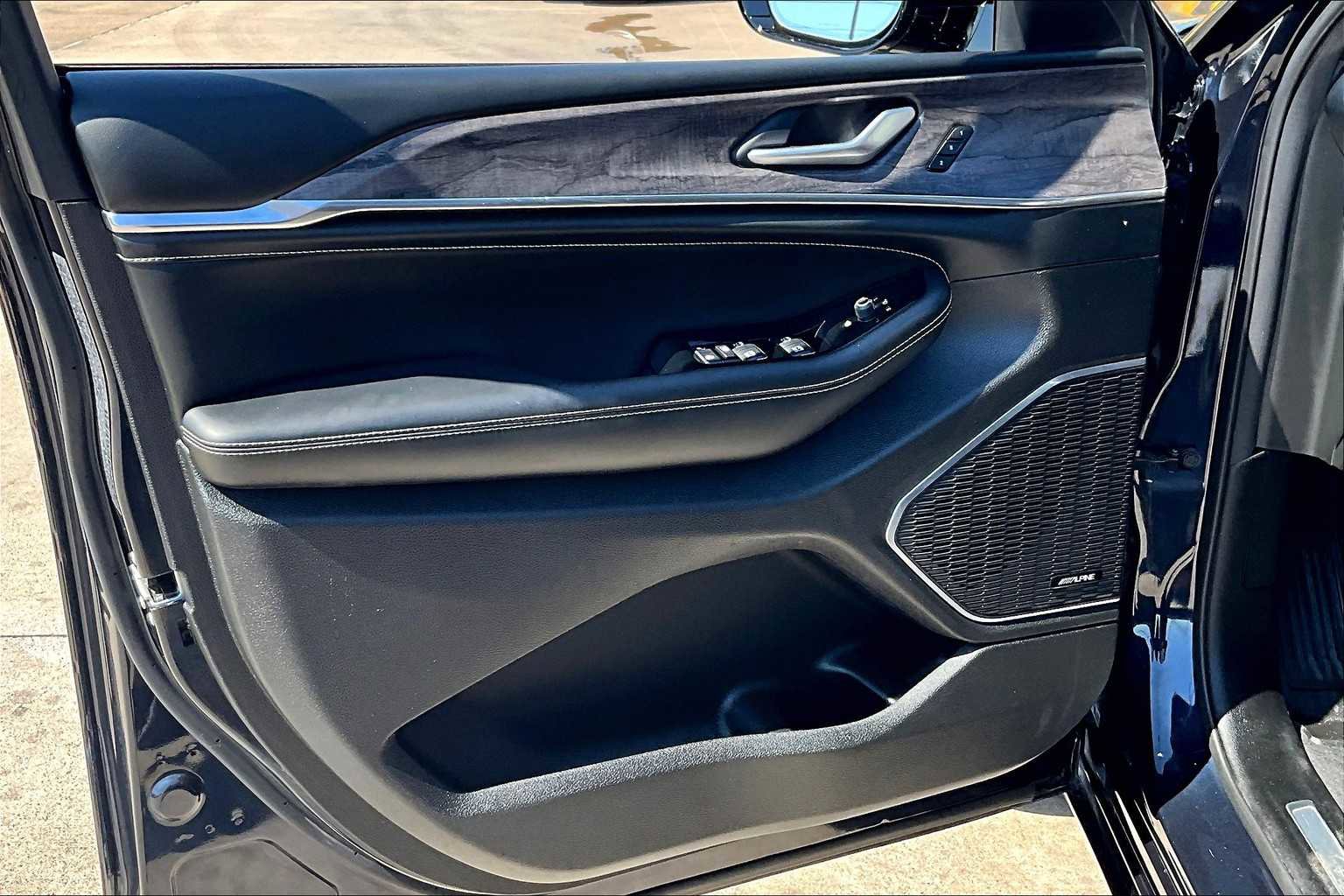 Used 2024 Jeep Grand Cherokee L Overland w/ Trailer Tow Package image 41