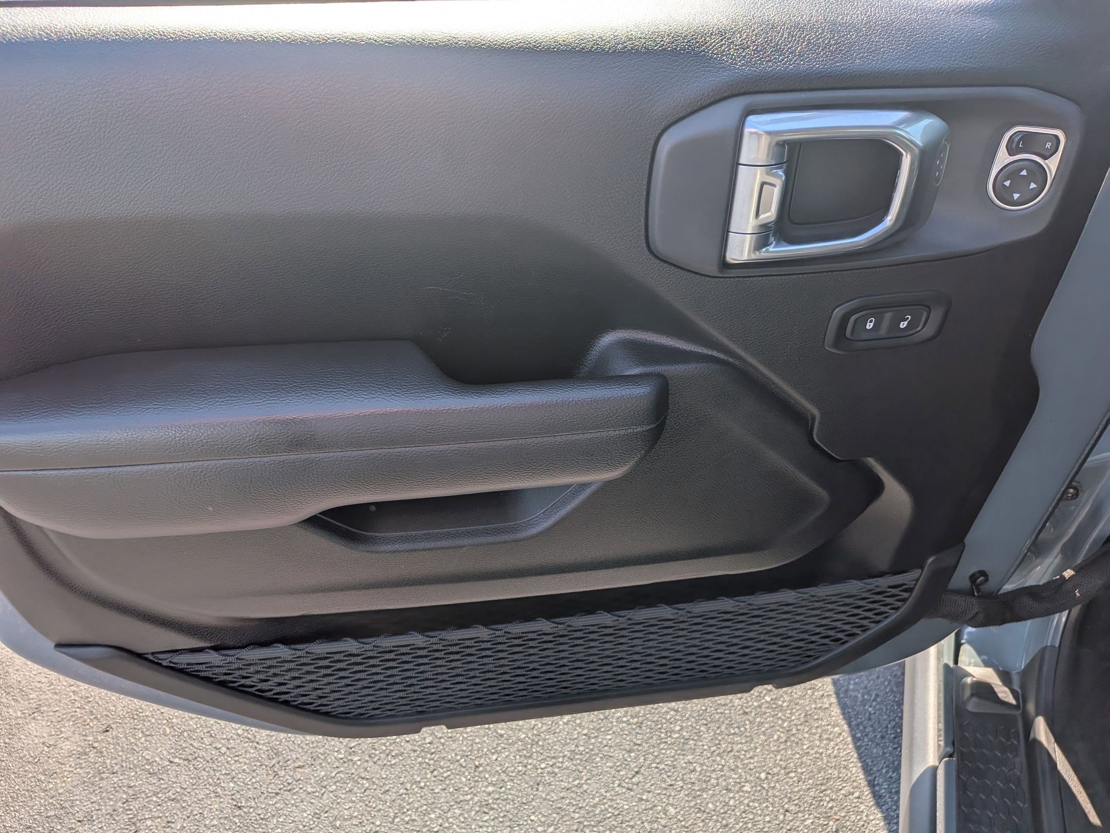 Used 2025 Jeep Wrangler Unlimited Rubicon image 12