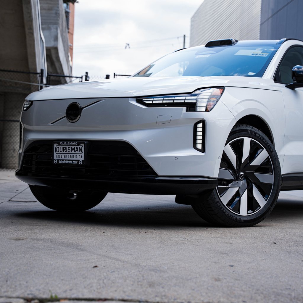 New 2025 Volvo EX90 Plus w/ Protection Package Premier image 2