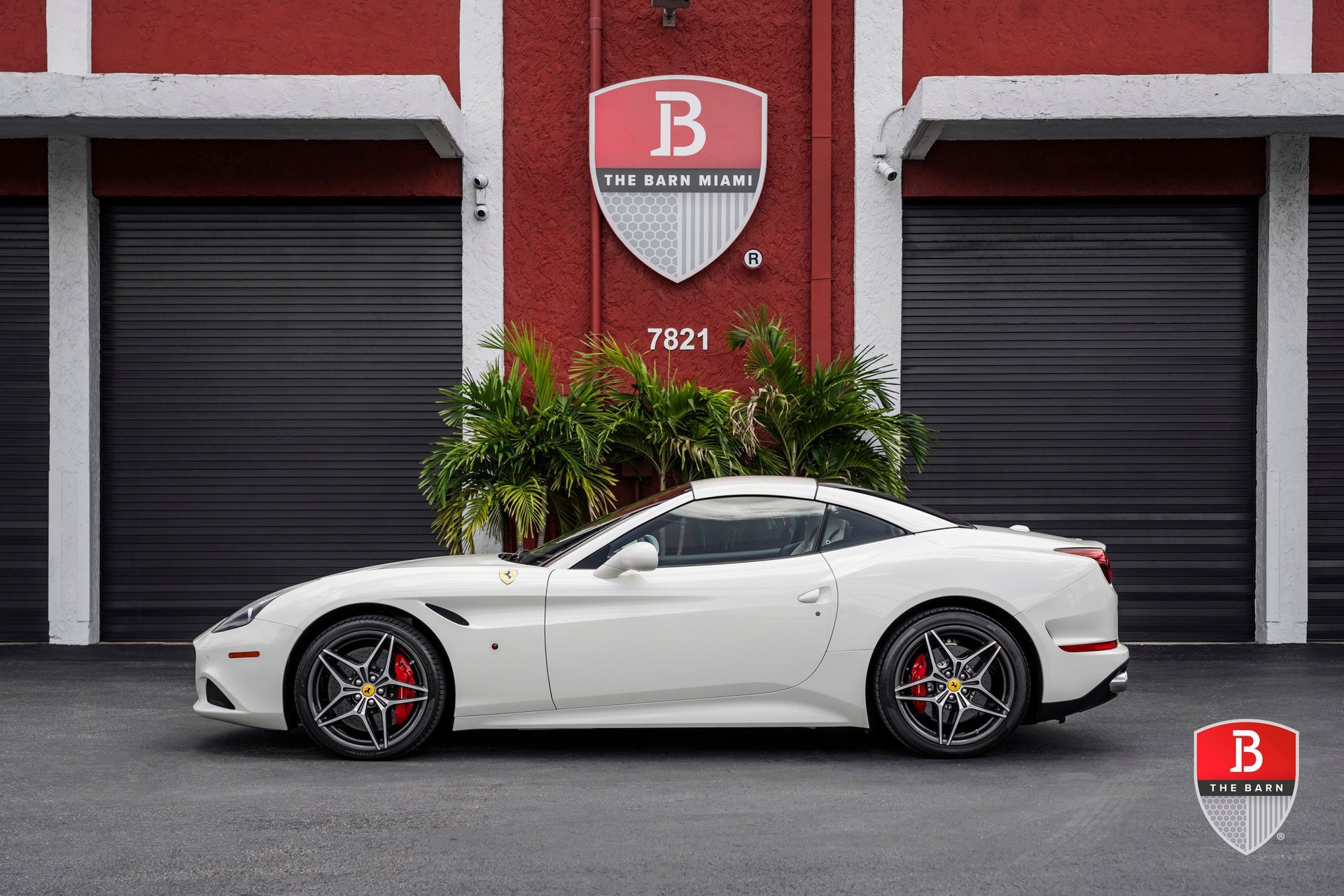 Used 2017 Ferrari California T RWD image 8