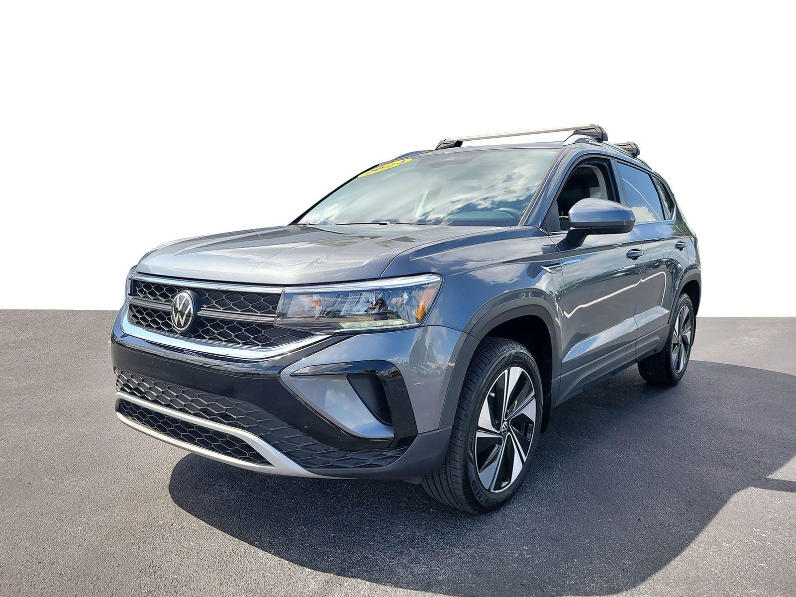 Used 2024 Volkswagen Taos SE image 2