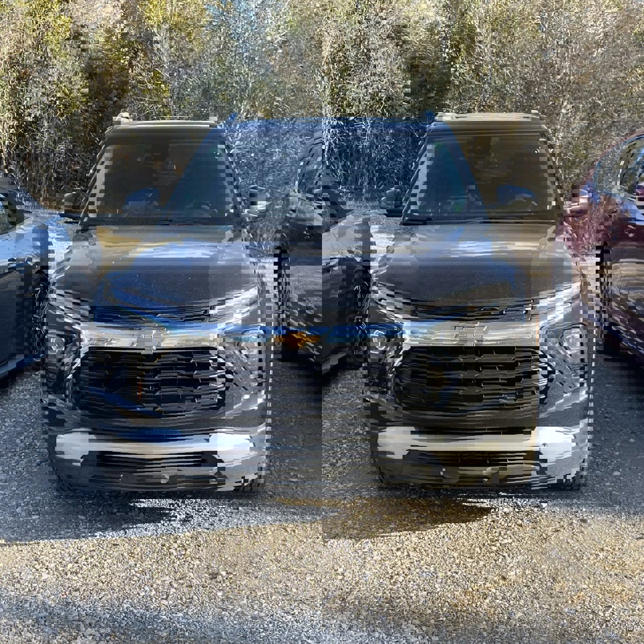 Used 2025 Chevrolet TrailBlazer LT image 2