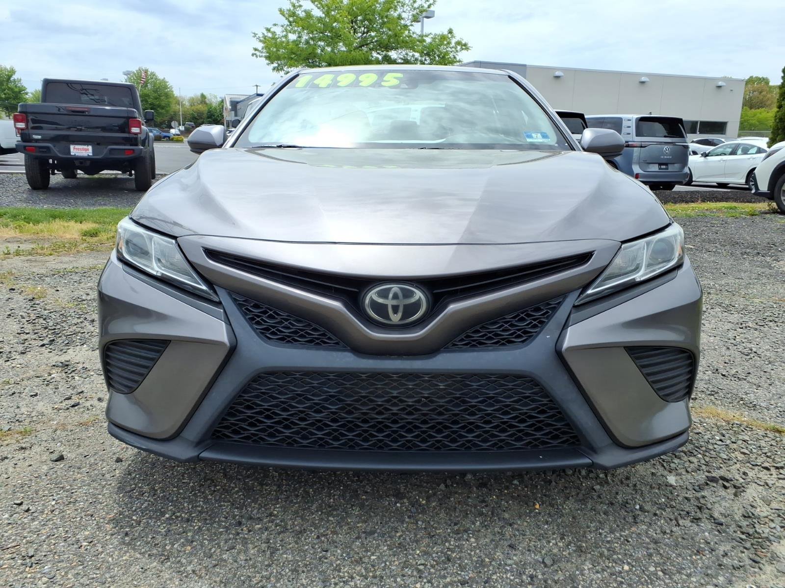 Used 2018 Toyota Camry SE FWD image 6