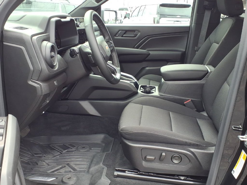 Used 2026 Chevrolet Colorado W/T w/ WT Custom Package AWD/4WD image 7