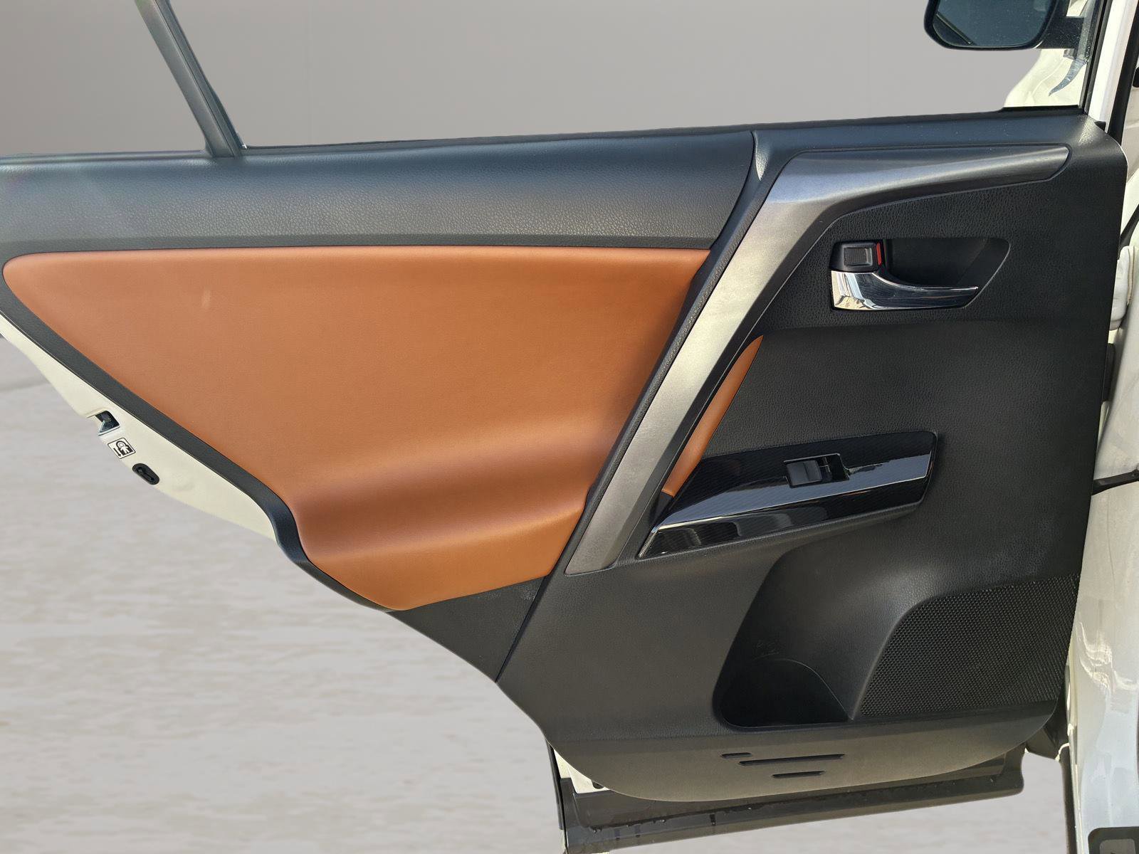 Used 2018 Toyota RAV4 SE w/ Power Extra Value Package AWD/4WD image 29