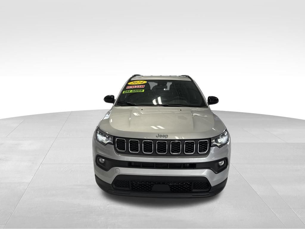 Used 2024 Jeep Compass Latitude AWD/4WD image 9