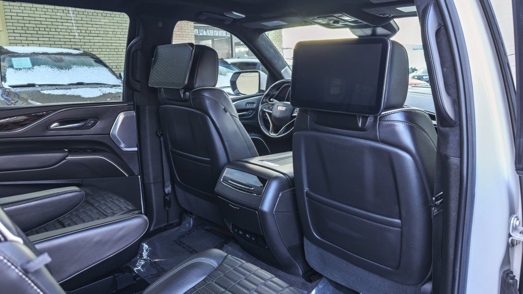 Used 2022 Cadillac Escalade ESV Sport Platinum w/ Heavy-Duty Trailer Package image 25