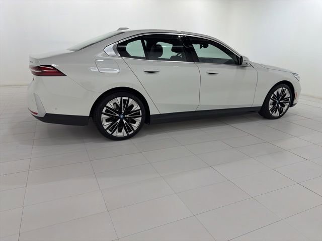 Used 2025 BMW i5 xDrive40 w/ Premium Package image 6