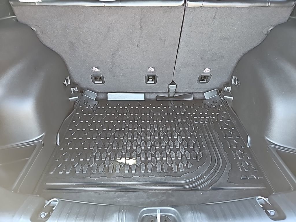 Used 2023 Jeep Compass Latitude AWD/4WD image 19