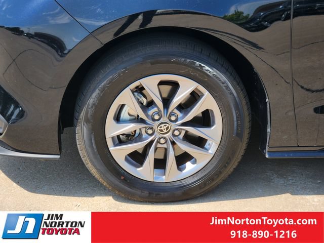 Used 2026 Toyota Sienna XLE FWD image 12