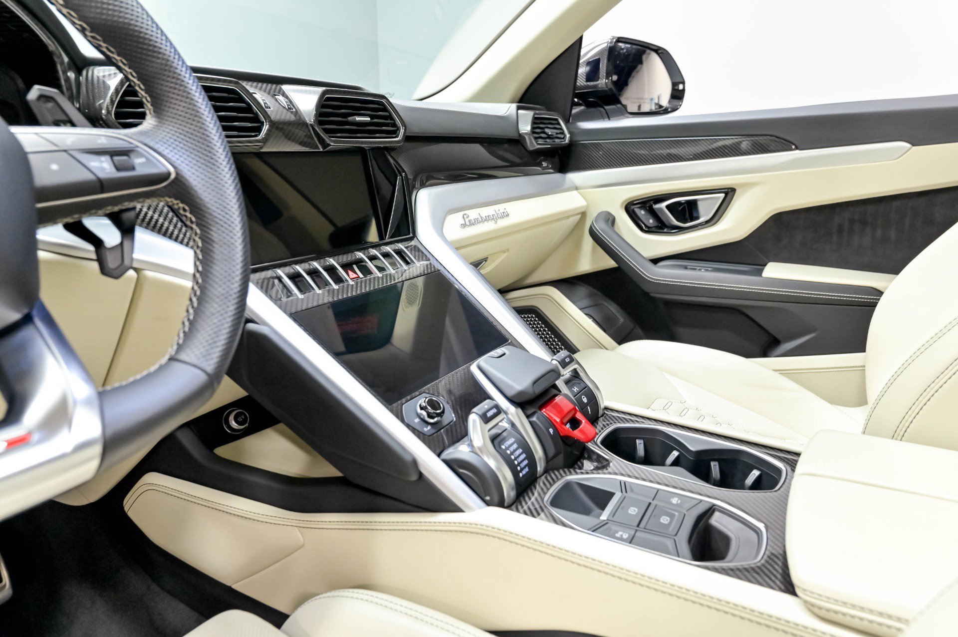 Used 2020 Lamborghini Urus AWD/4WD image 13