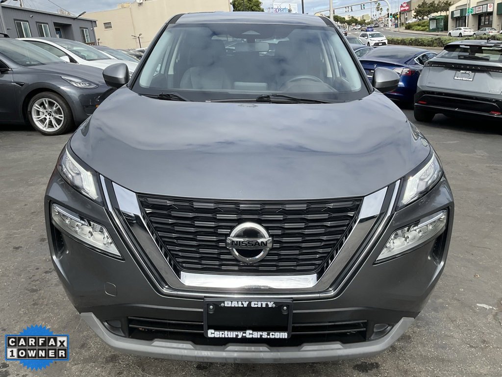 Used 2021 Nissan Rogue SV image 2
