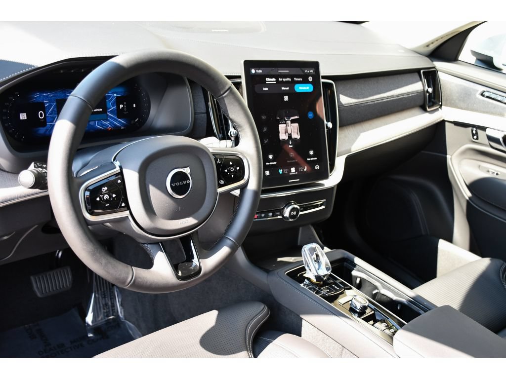 Used 2025 Volvo XC90 B6 Ultra AWD/4WD image 13