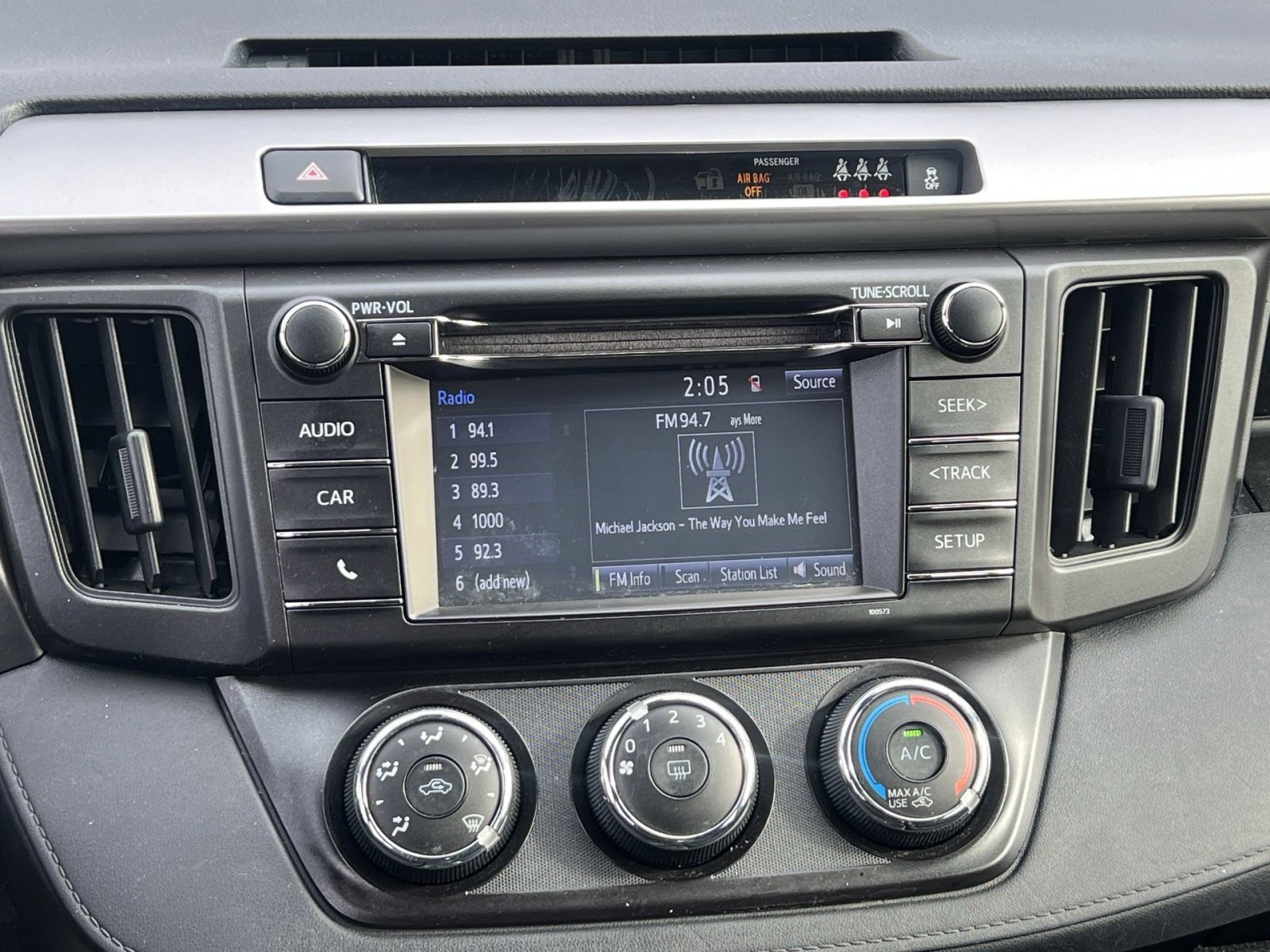 Used 2018 Toyota RAV4 LE image 16