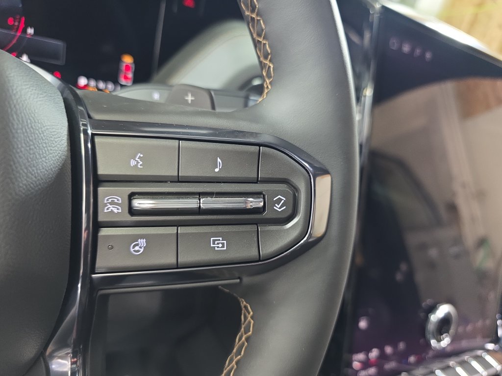New 2026 GMC Yukon XL AT4 w/ AT4 Premium Plus Package AWD/4WD image 18