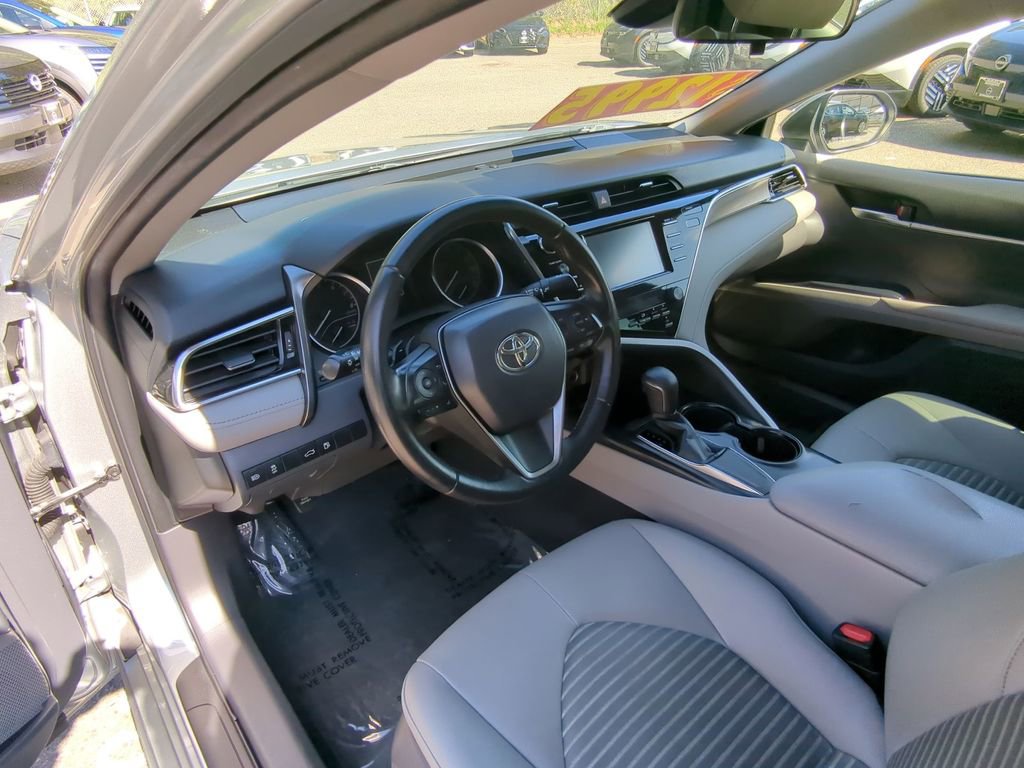 Used 2018 Toyota Camry SE w/ Moonroof Package FWD image 15