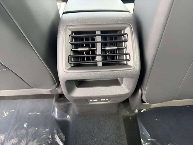 New 2026 Volkswagen Tiguan SE R-Line image 9