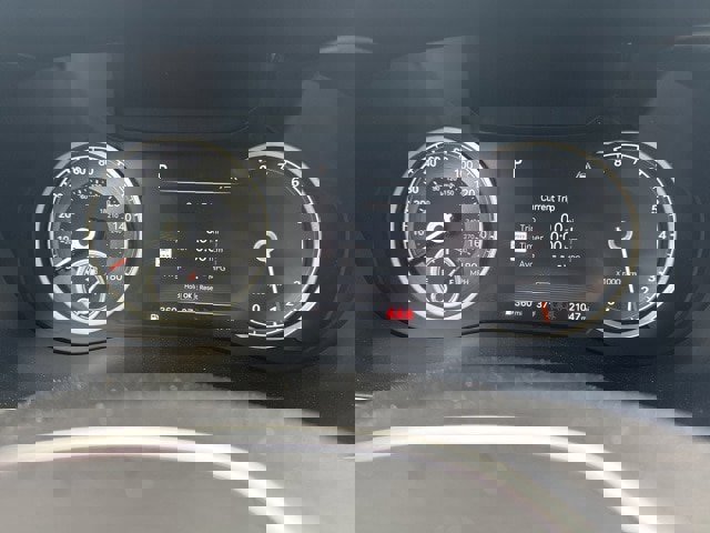 Used 2025 Genesis G70 2.5T image 12