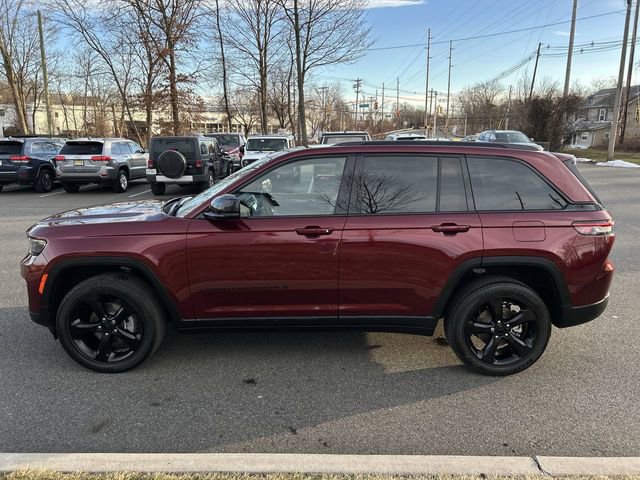 Used 2023 Jeep Grand Cherokee Altitude image 5