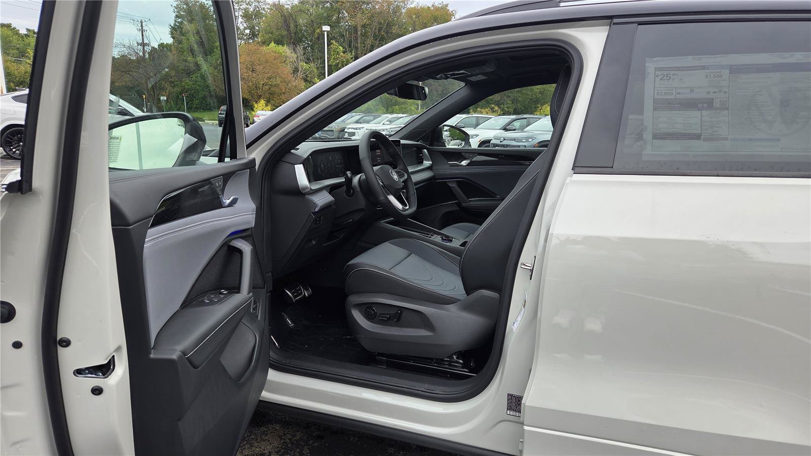 New 2026 Volkswagen Tiguan SE R-Line AWD/4WD image 14