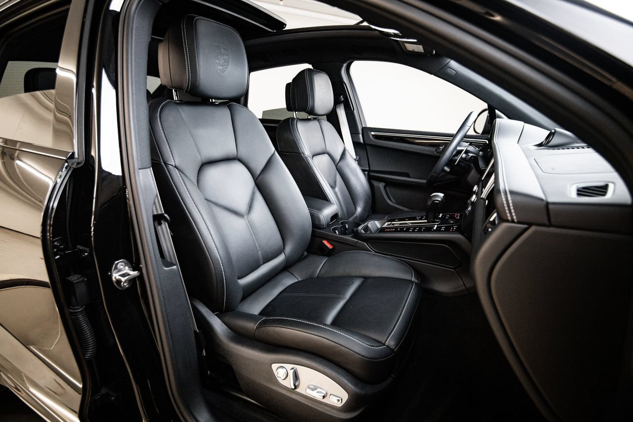 Certified 2023 Porsche Macan Turbo AWD/4WD image 29