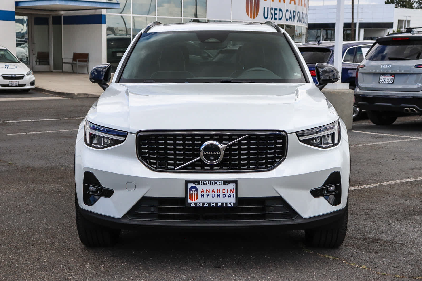 Used 2023 Volvo XC40 B5 Ultimate AWD/4WD image 2