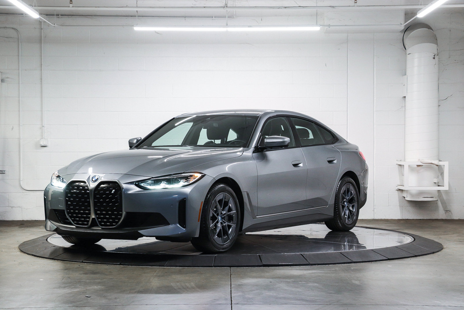 Certified 2023 BMW i4 eDrive35 RWD image 3