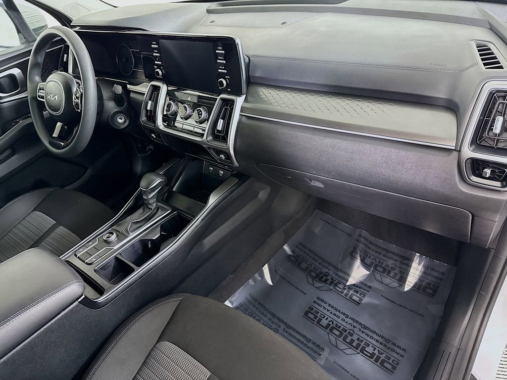 Used 2022 Kia Sorento LX image 31