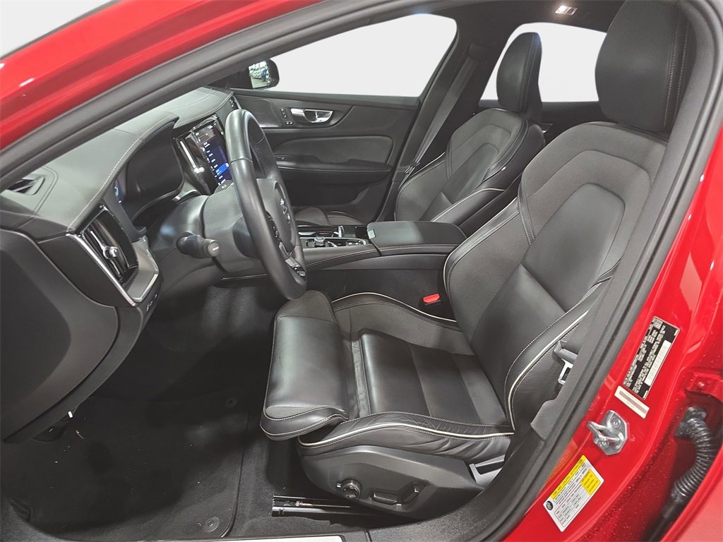 Used 2022 Volvo S60 T8 R-Design image 14