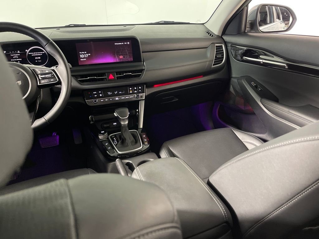 Used 2025 Kia Seltos EX w/ EX Sunroof Package image 17