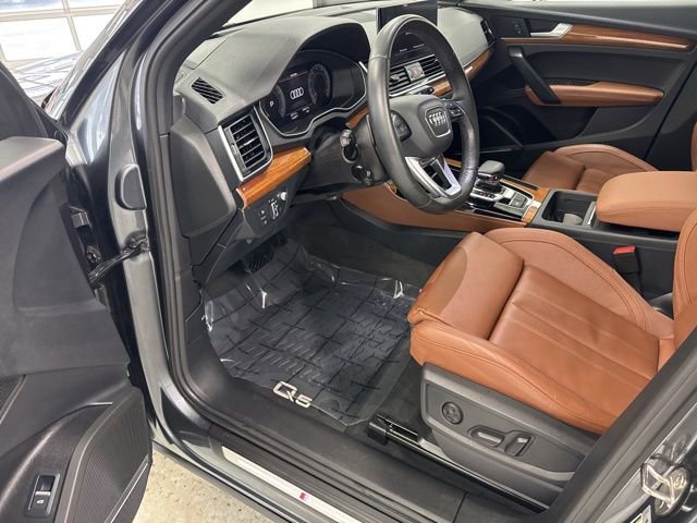 Used 2023 Audi Q5 2.0T Prestige w/ Prestige Package image 15