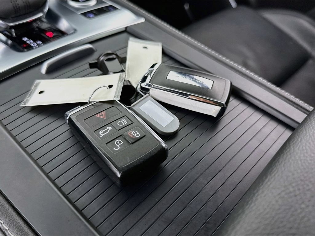 Certified 2025 Jaguar F-PACE R-Dynamic S AWD/4WD image 20