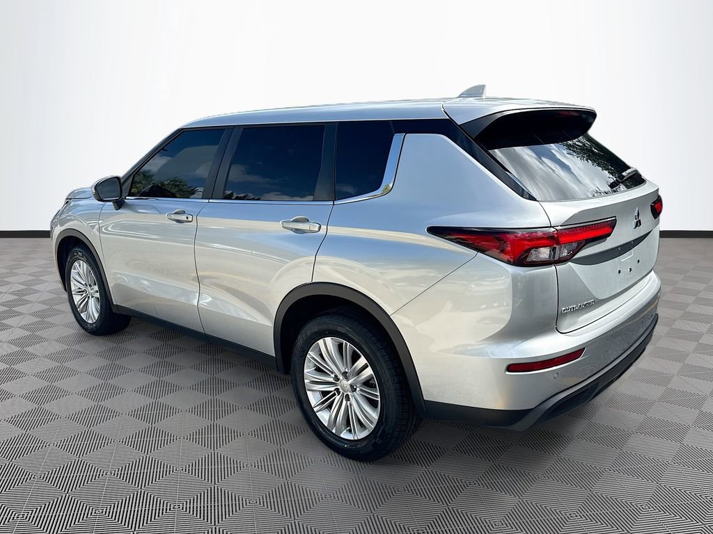 Used 2024 Mitsubishi Outlander ES image 6