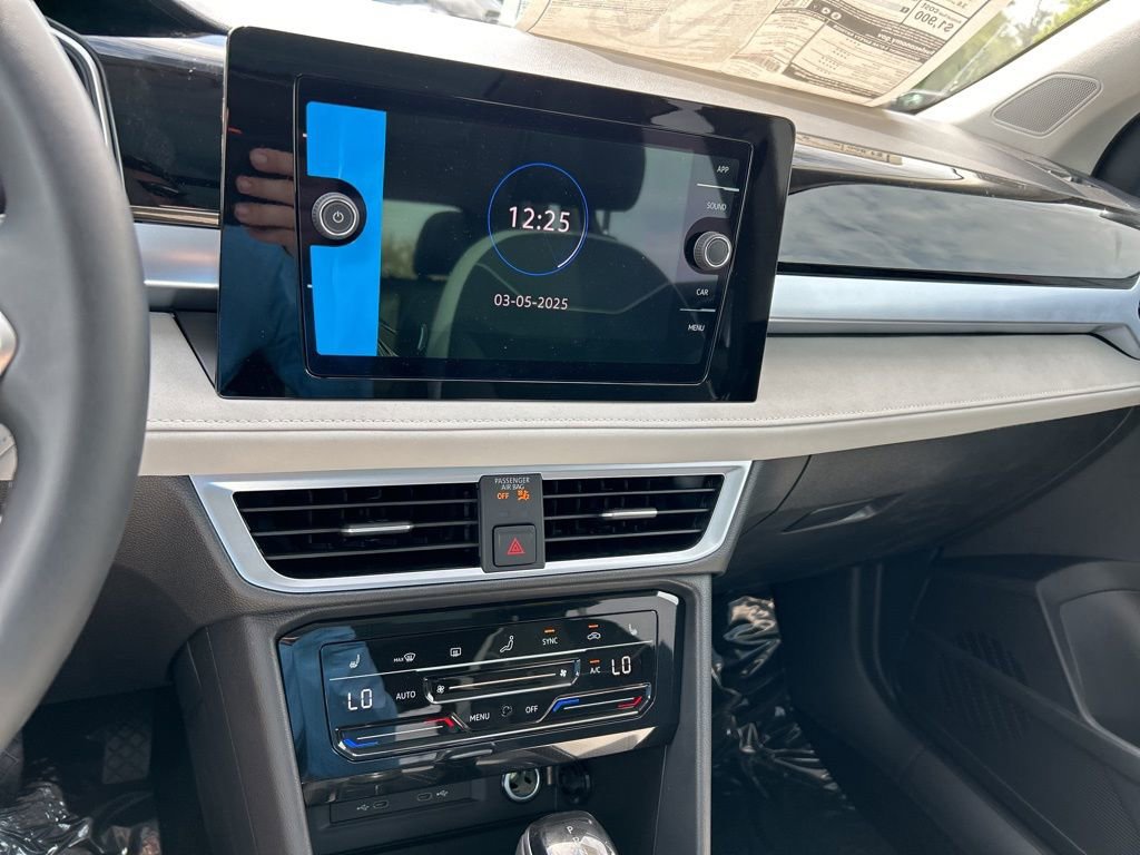 Used 2025 Volkswagen Taos SE image 25