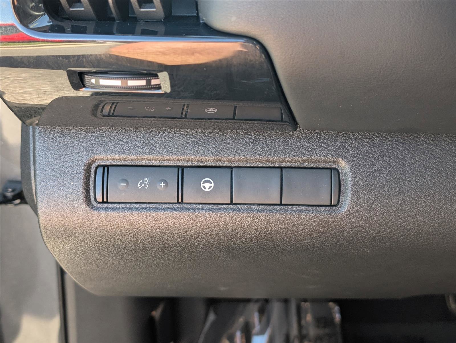 Used 2023 Nissan Pathfinder SV image 22