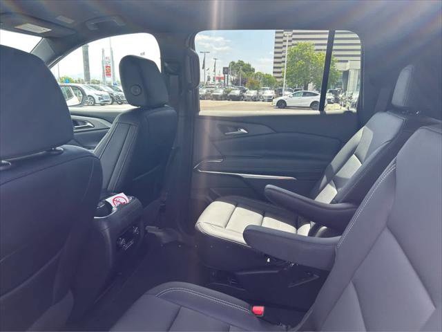 Used 2025 Chevrolet Traverse LT AWD/4WD image 5