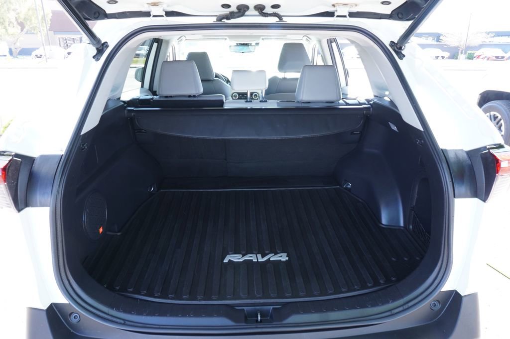 Used 2021 Toyota RAV4 Limited image 8