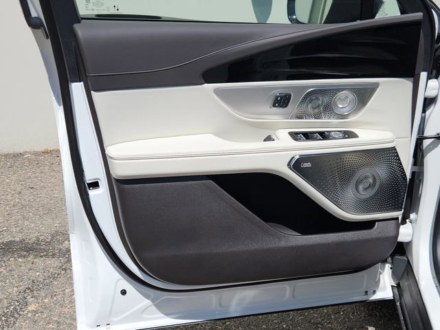 New 2025 Lincoln Nautilus Black Label image 9