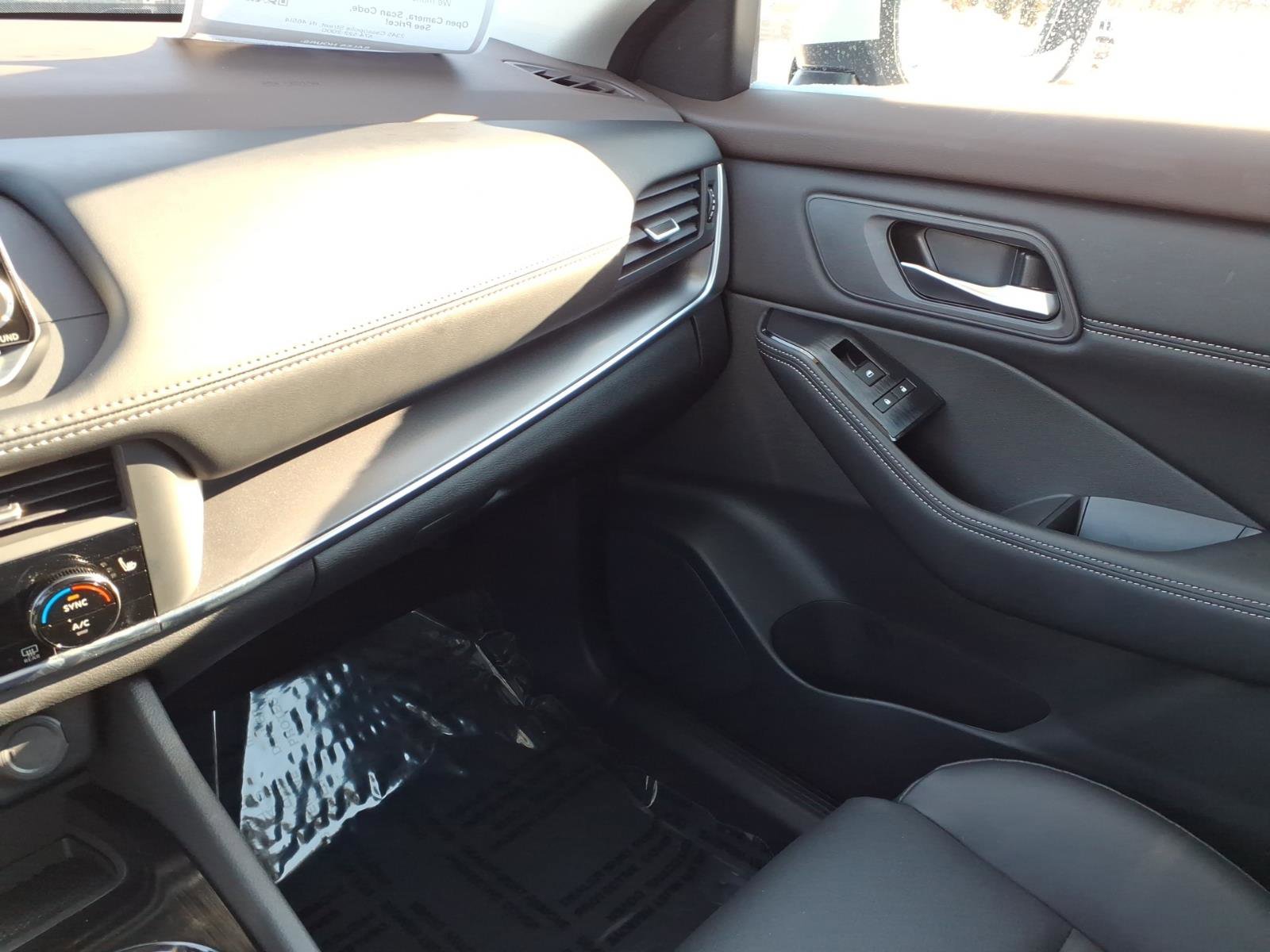 Used 2023 Nissan Rogue SV w/ SV Premium B Package image 22