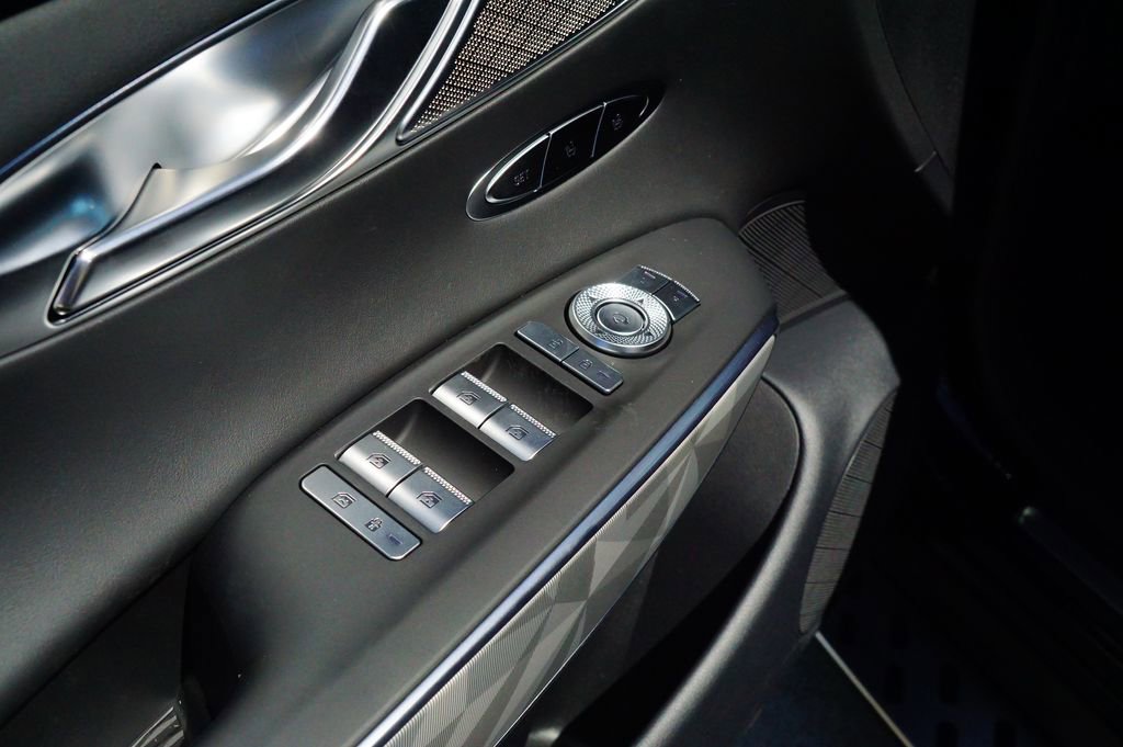 Certified 2025 Genesis GV70 3.5T Sport w/ Sport Advanced Package image 15