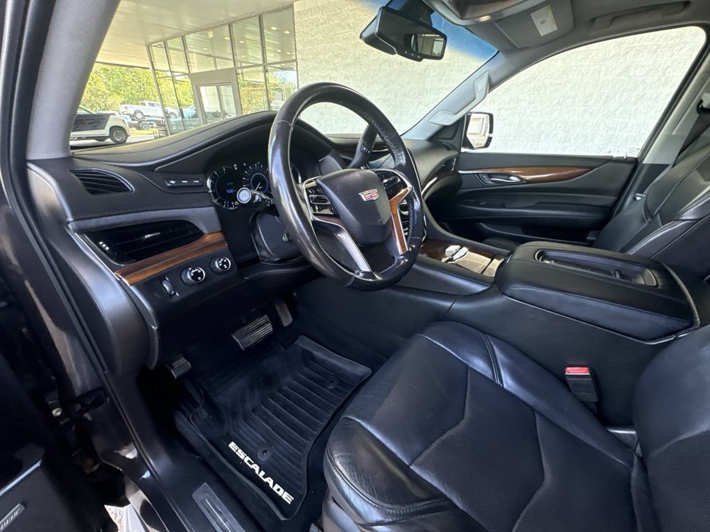 Used 2016 Cadillac Escalade Luxury AWD/4WD image 10