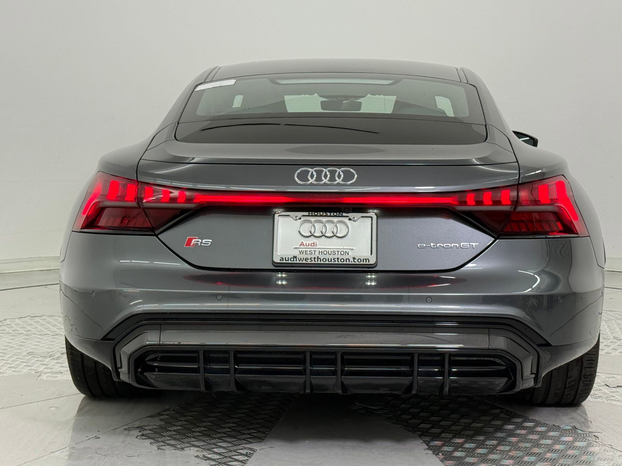 Used 2022 Audi RS e-tron GT image 10