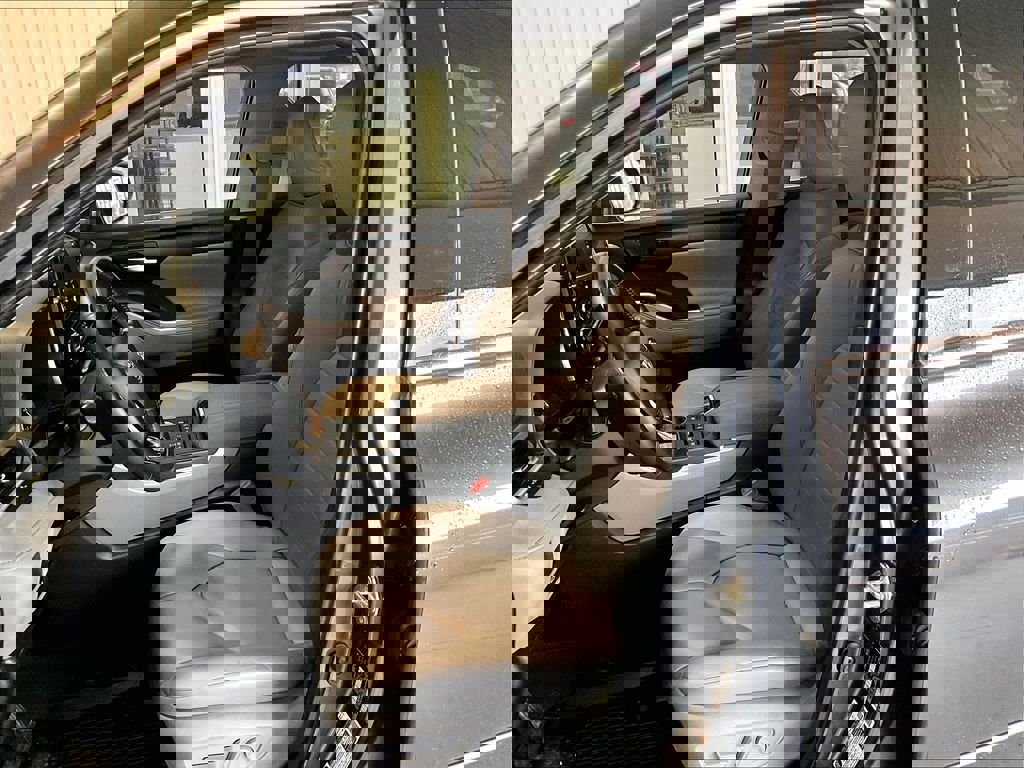 Used 2021 Toyota Highlander XLE image 10