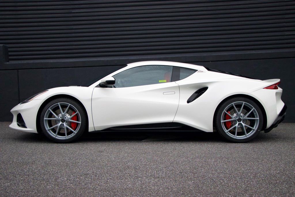 Used 2025 Lotus Emira video 2