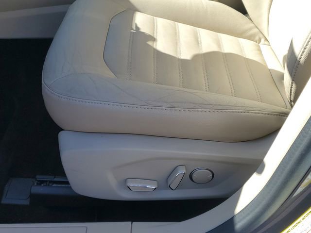 Used 2015 Ford Fusion SE w/ Equipment Group 202A image 11