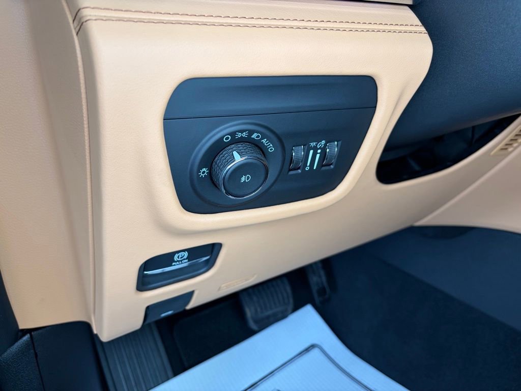 Used 2024 Jeep Grand Cherokee Summit image 14