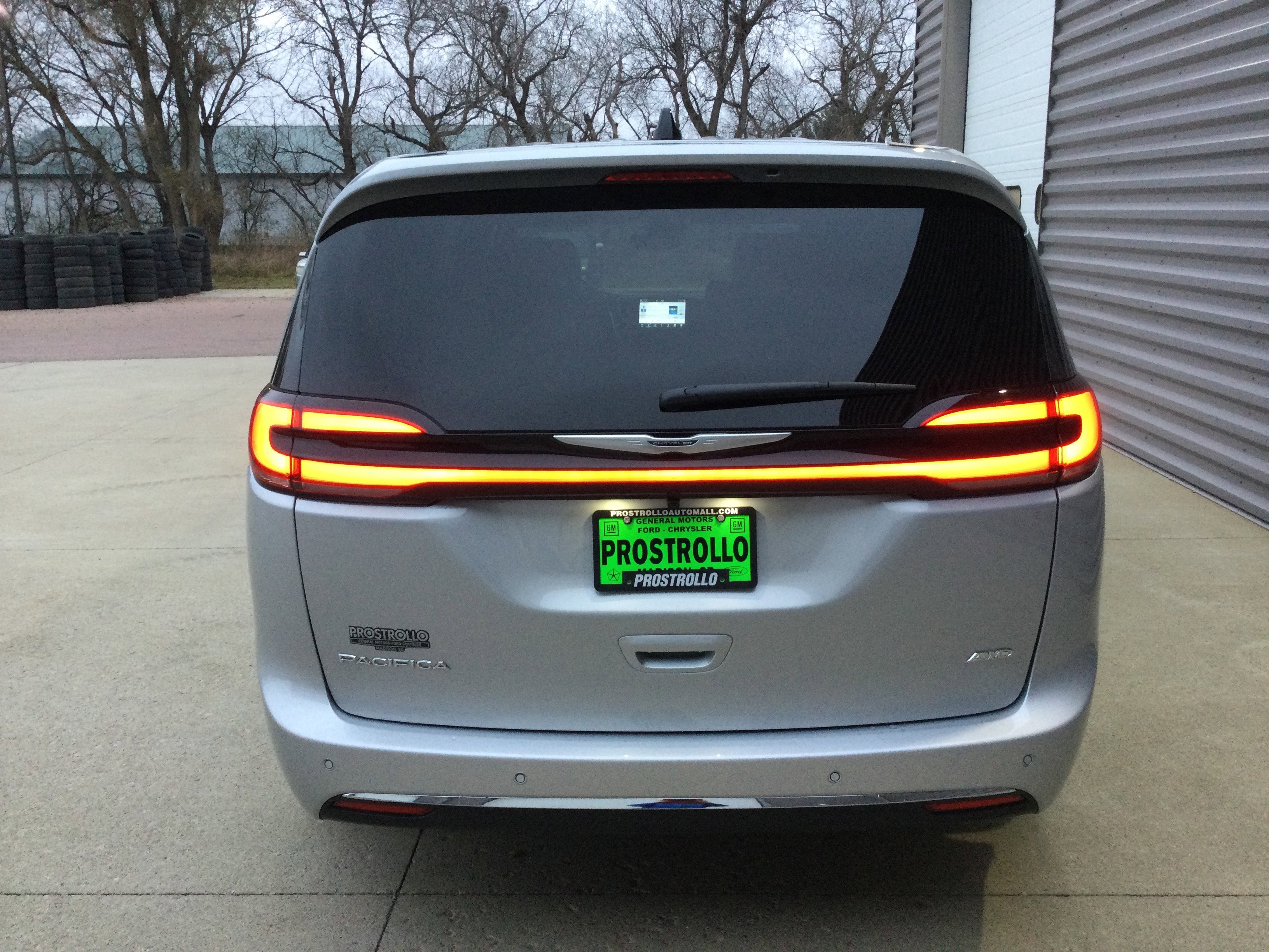 New 2026 Chrysler Pacifica Select image 4