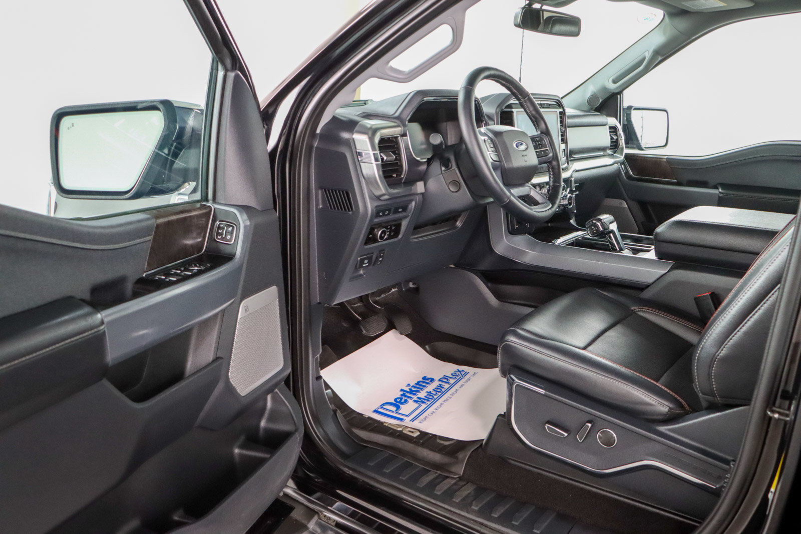 Used 2023 Ford F150 Lariat w/ Equipment Group 502A High AWD/4WD image 3